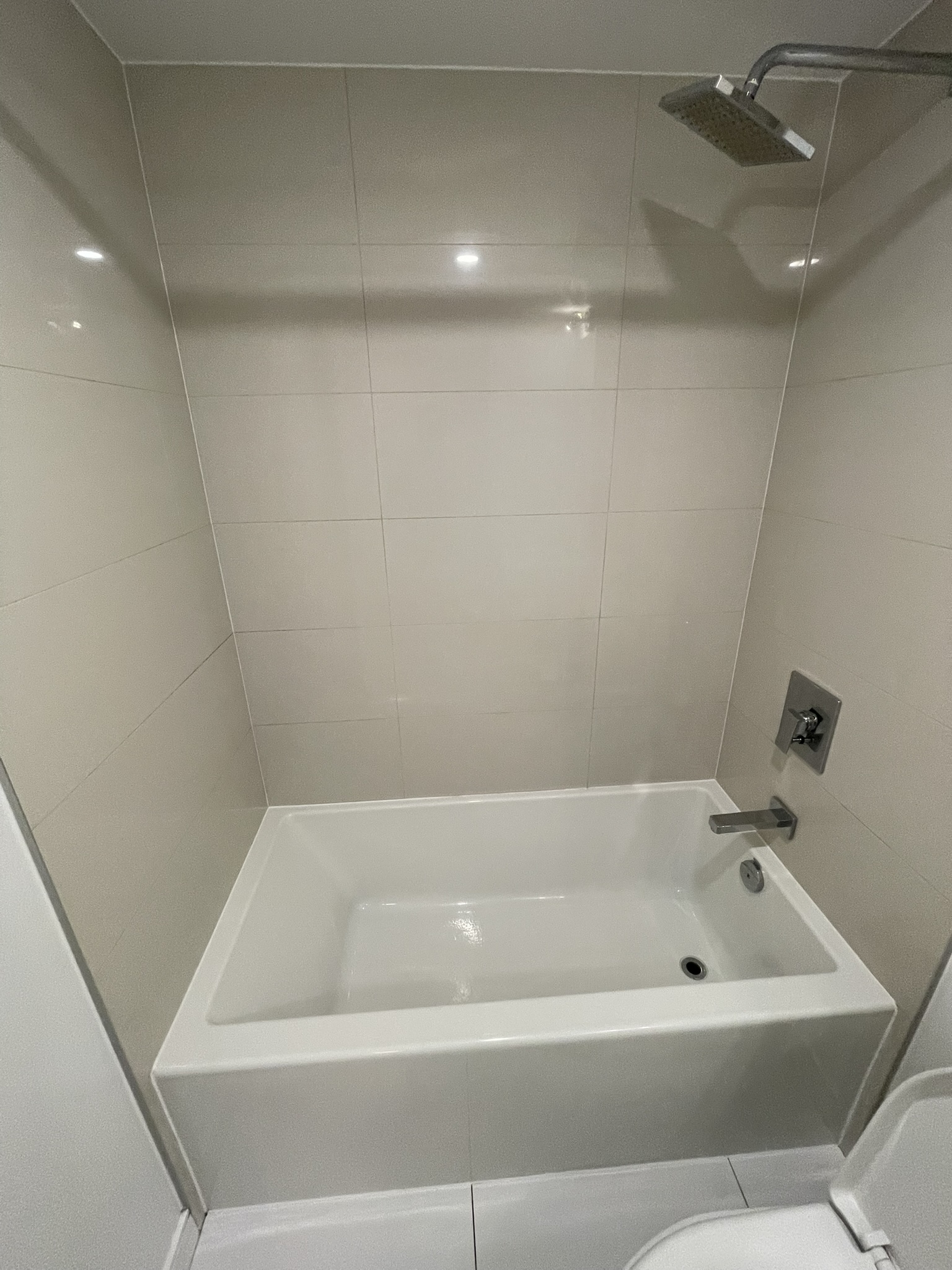 Bathtub after LV Zee deep cleaning service